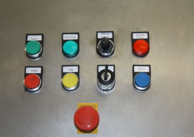 Automatische sluitmachine, felsmachine, blikken sluiter, bussen sluiter Angelus 40P bedieningspaneel close up